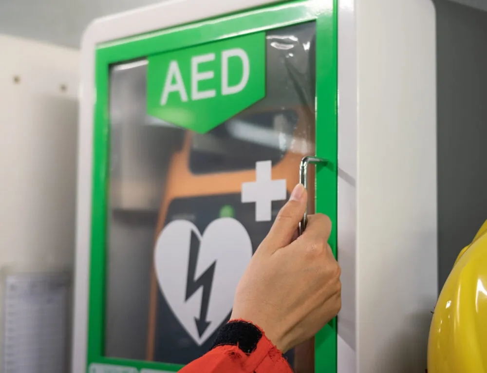 Defibrylator AED: kiedy nie stosować i jak uniknąć błędów