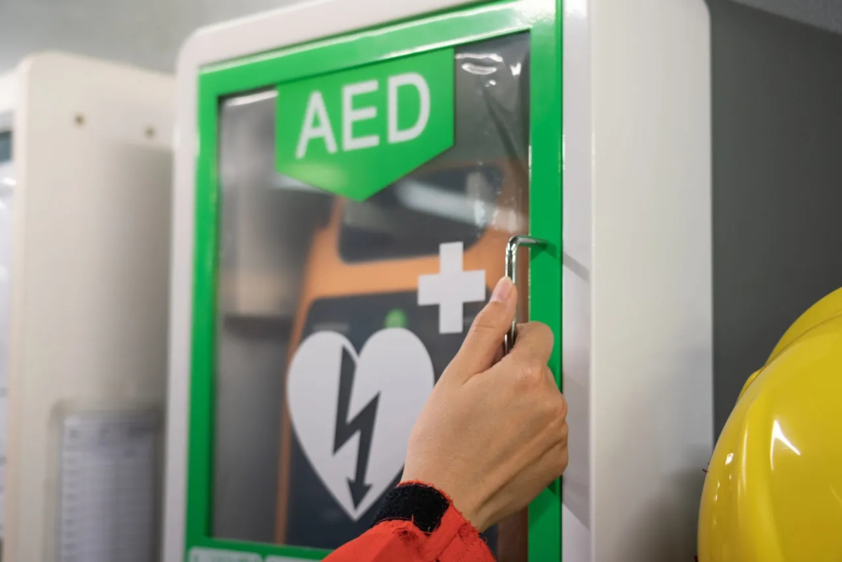 Gdzie jest AED defibrylator? Znajdź najbliższy defibrylator teraz