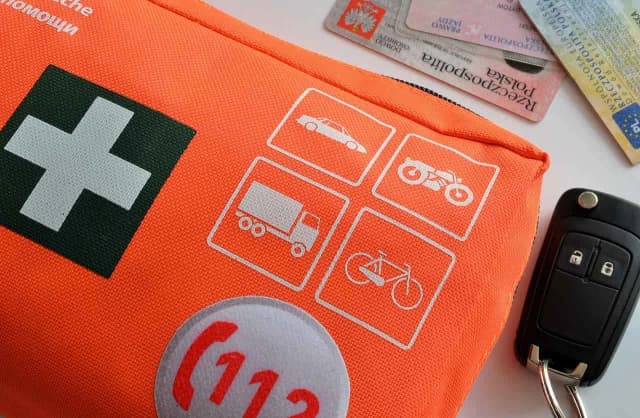 Czy apteczka samochodowa ma termin ważności? Uniknij niebezpieczeństwa!