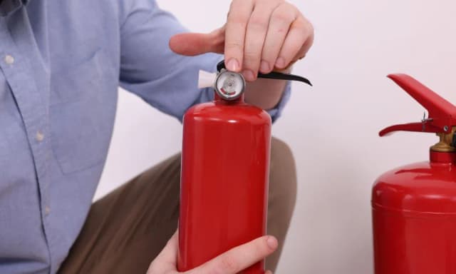 Gaśnica pianowa do czego? Poznaj jej zastosowanie i bezpieczeństwo